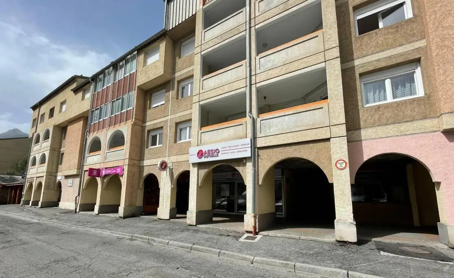 Appartement Spacieux Et Confortable - Centre Ville De Briancon - Serre-Chevalier - Garage Et Wifi