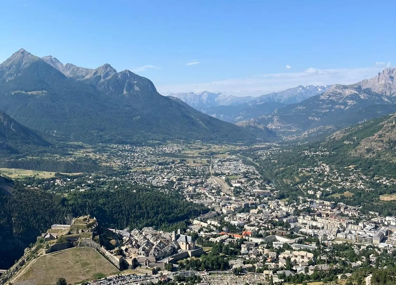 Spacieux Et Confortable - Centre Ville De Briancon - Serre-Chevalier - Garage Et Wifi Appartement Briançon